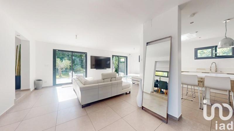 Maison - 201 m² - 8 pièces