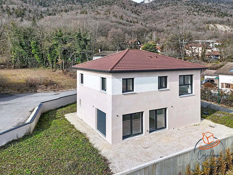 Maison - 140 m² - 5 pièces