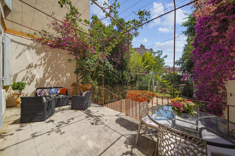 Immeuble - 340 m² - 14 pièces