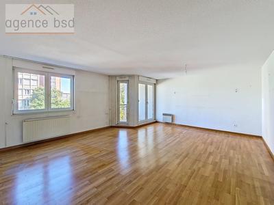 Appartement - 99 m² - 4 pièces