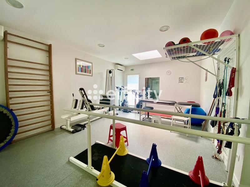 Maison - 211 m² - 6 pièces