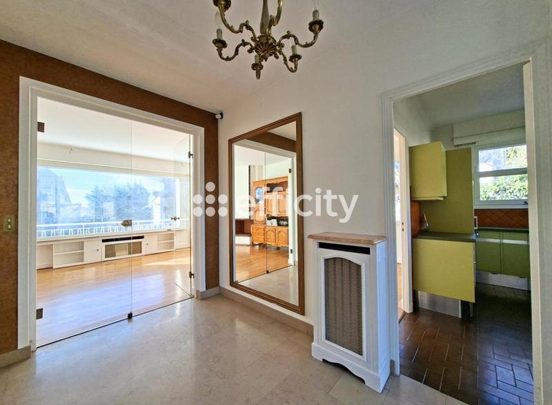 Maison - 181 m² - 7 pièces