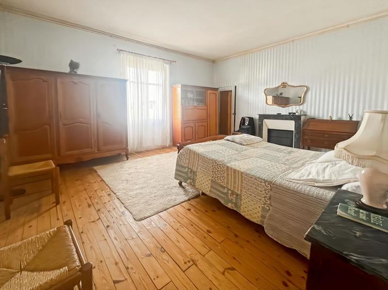 Maison - 301 m² - 10 pièces