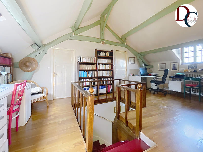 Maison - 335 m² - 9 pièces