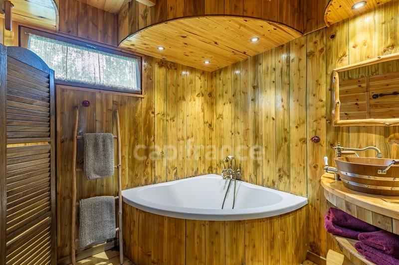 Propriété - 4 000 m² - 30 pièces