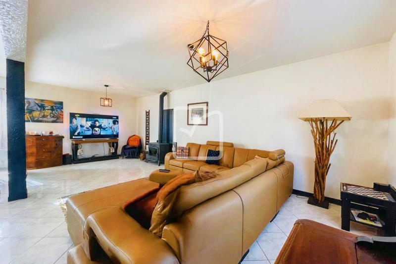 Maison - 281 m² - 9 pièces