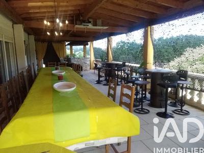 Maison - 318 m² - 10 pièces