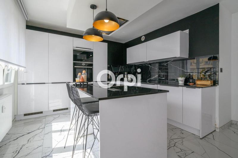 Appartement - 90 m² - 4 pièces