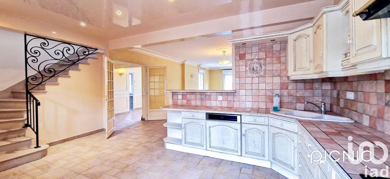 Maison - 218 m² - 6 pièces