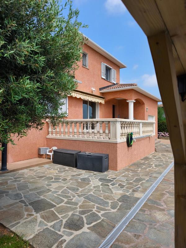 Maison - 140 m² - 5 pièces