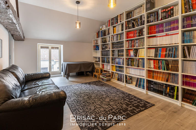 Maison - 330 m² - 11 pièces