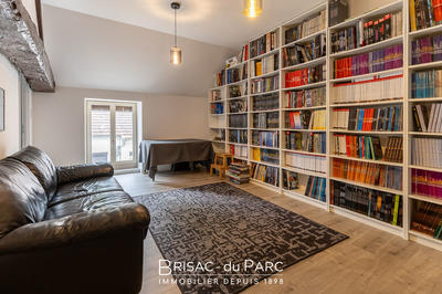 Maison - 330 m² - 11 pièces