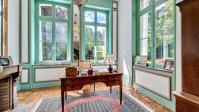 Maison - 300 m² - 8 pièces