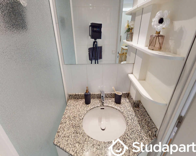 Chambre - 100 m² - 1 pièce