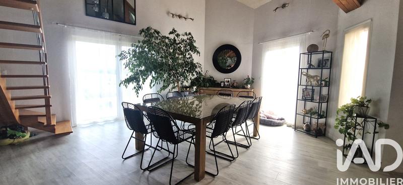 Maison - 220 m² - 5 pièces