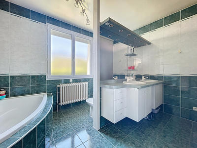 Maison - 143 m² - 7 pièces