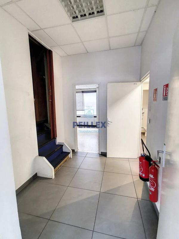 Local commercial - 88 m² - 4 pièces