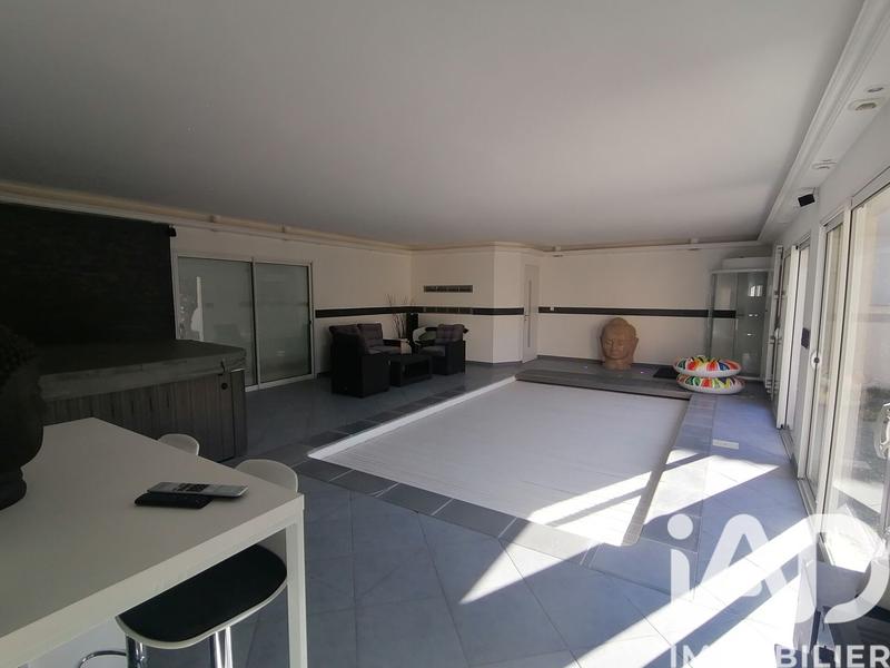 Maison - 211 m² - 7 pièces