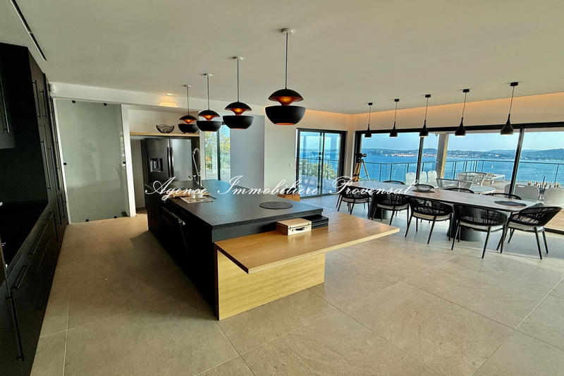 Maison contemporaine - 383 m² - 6 pièces