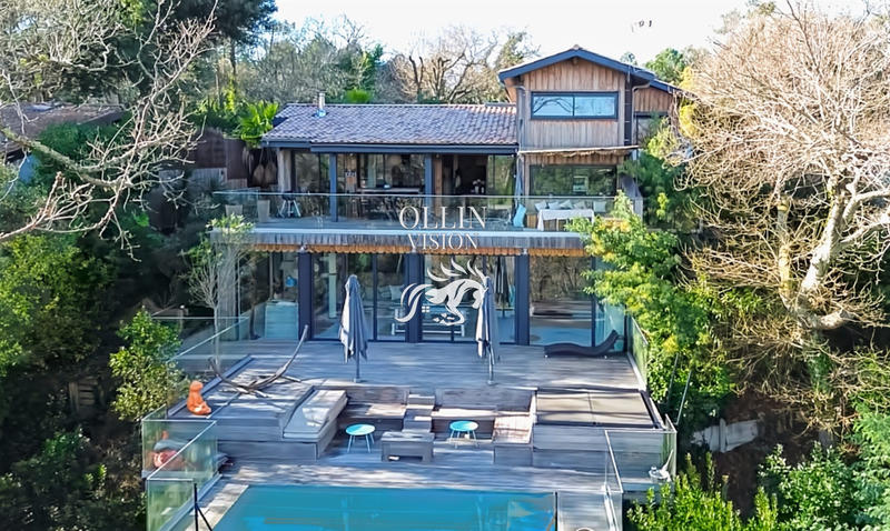 Villa - 302 m² - 9 pièces