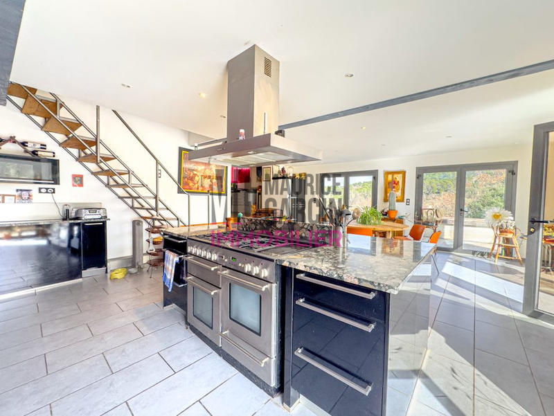 Maison - 228 m² - 5 pièces