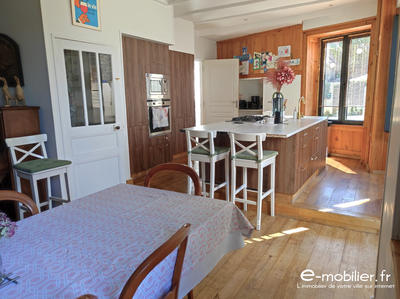 Maison - 183 m² - 8 pièces