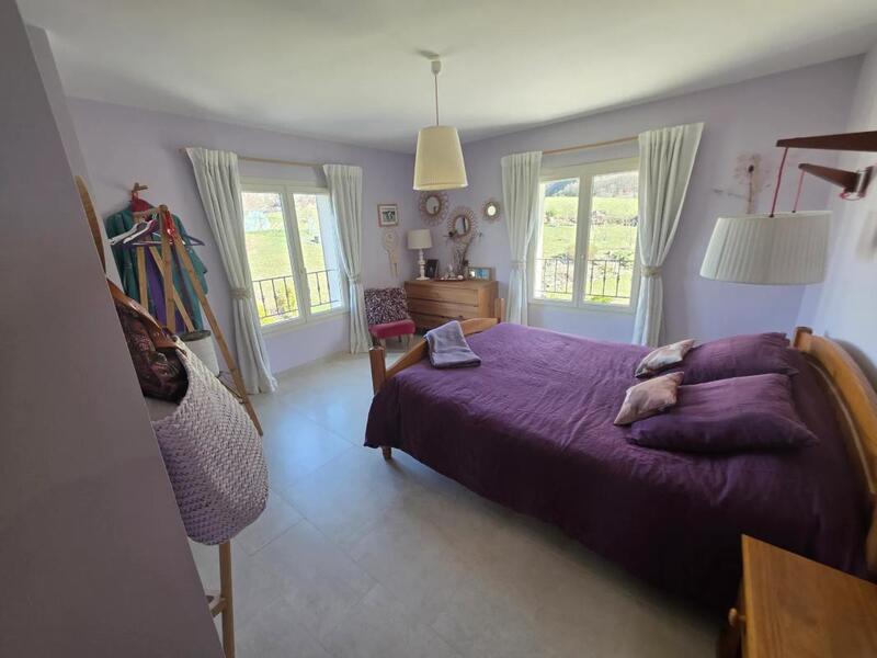 Maison - 285 m² - 9 pièces