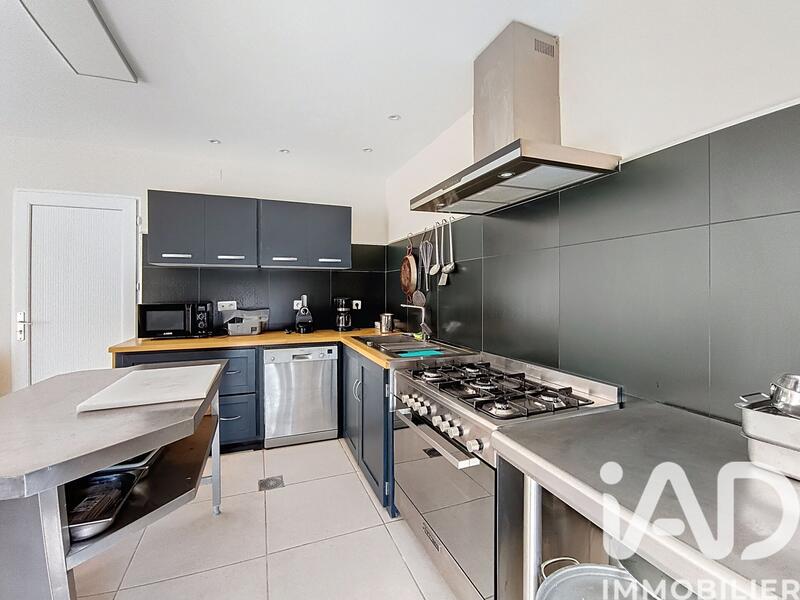 Maison - 224 m² - 9 pièces