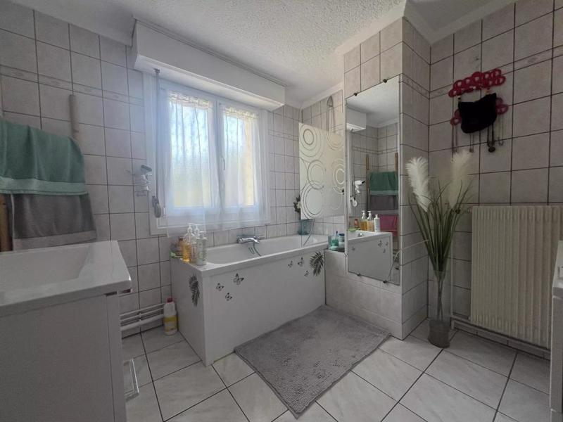 Maison - 99 m² - 5 pièces