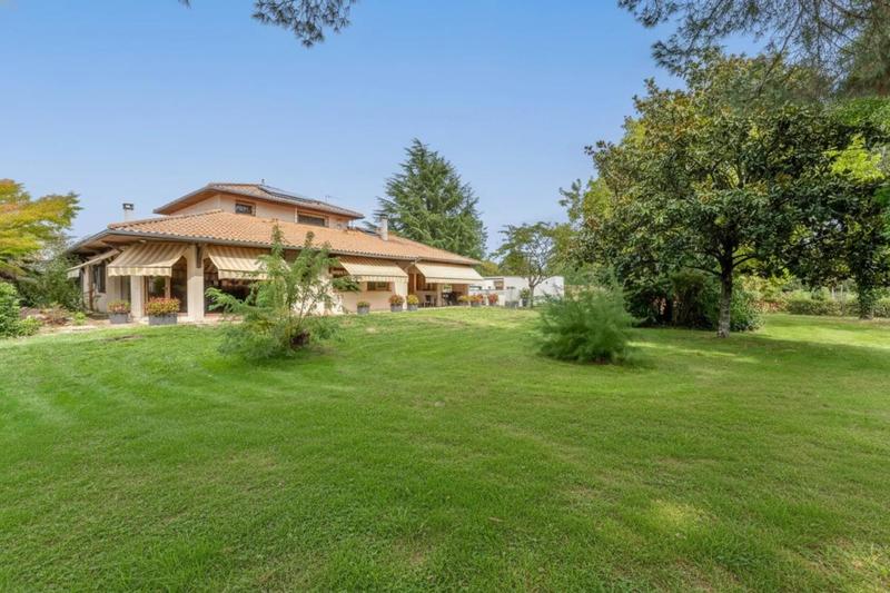 Maison - 215 m² - 7 pièces