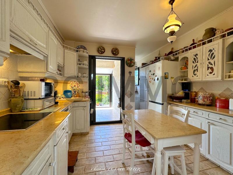 Viager - Villa - 215 m² - 8 pièces