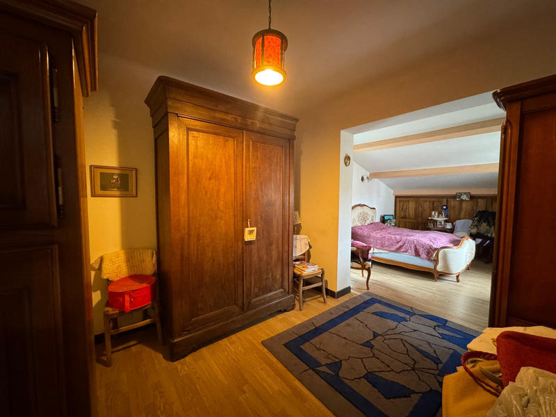 Maison - 213 m² - 7 pièces