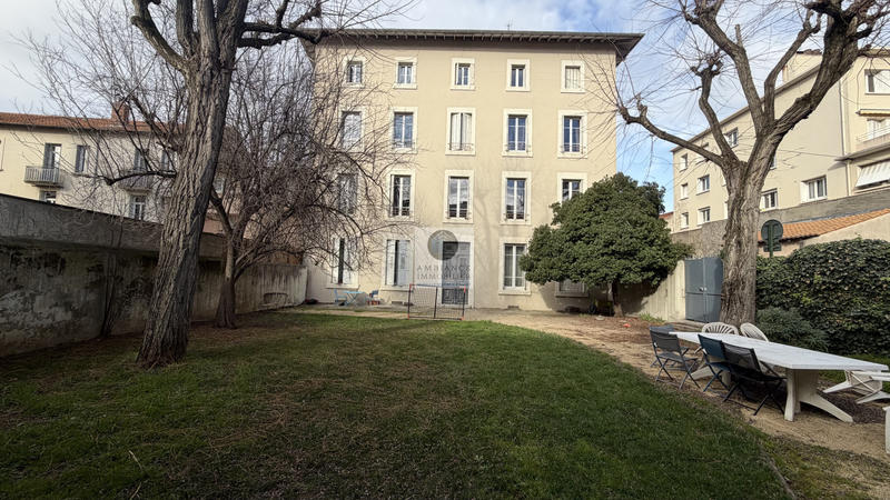 Appartement - 198 m² - 6 pièces