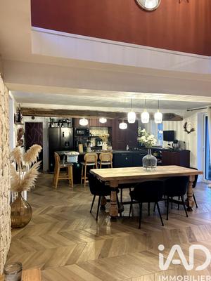 Maison - 210 m² - 5 pièces