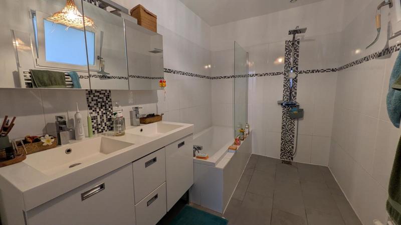 Maison - 266 m² - 10 pièces