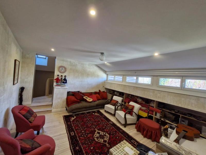 Maison de ville - 200 m² - 8 pièces