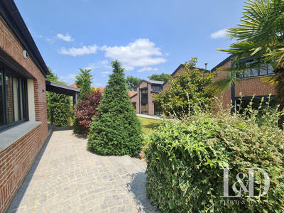 Maison - 750 m² - 14 pièces