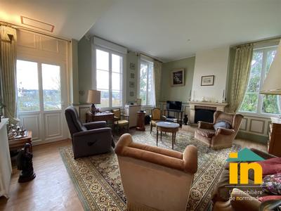 Maison - 227 m² - 10 pièces