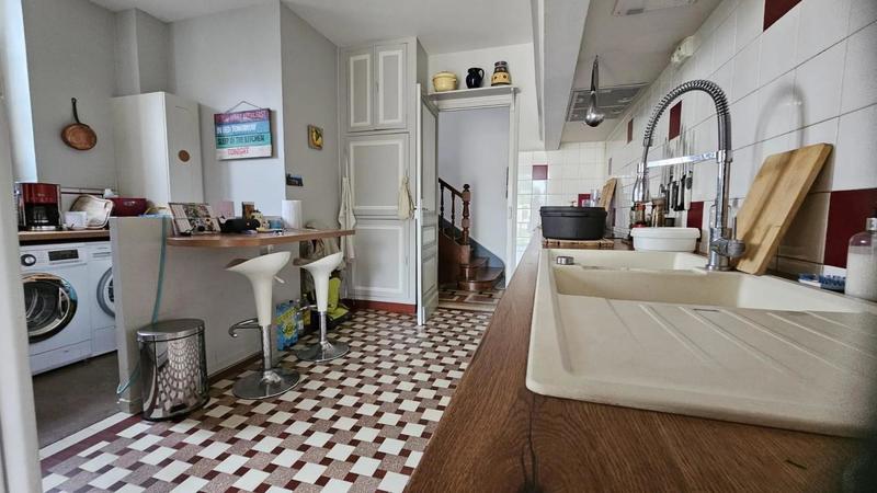 Maison - 260 m² - 12 pièces