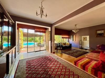 Maison - 245 m² - 10 pièces