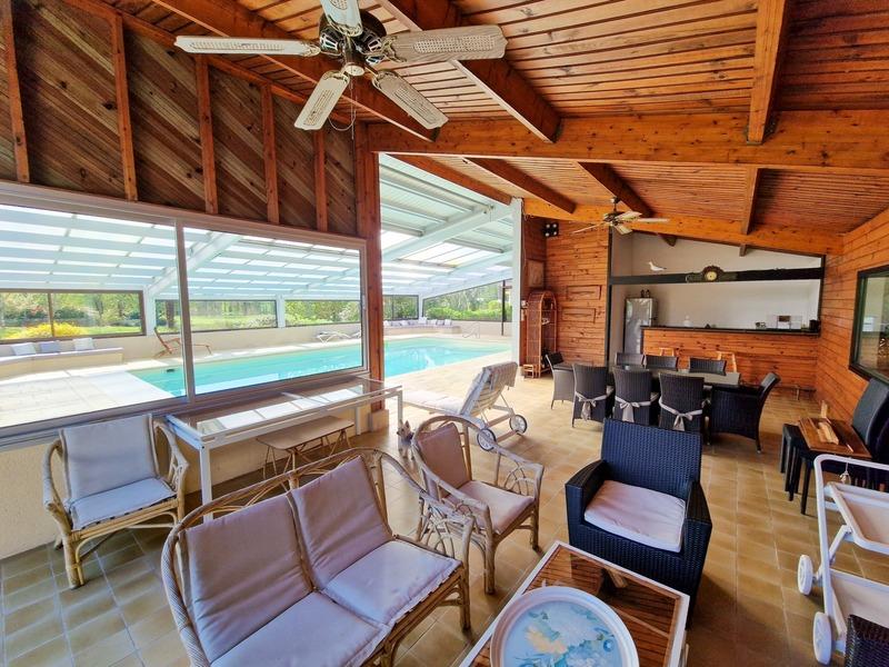 Propriété - 320 m² - 9 pièces