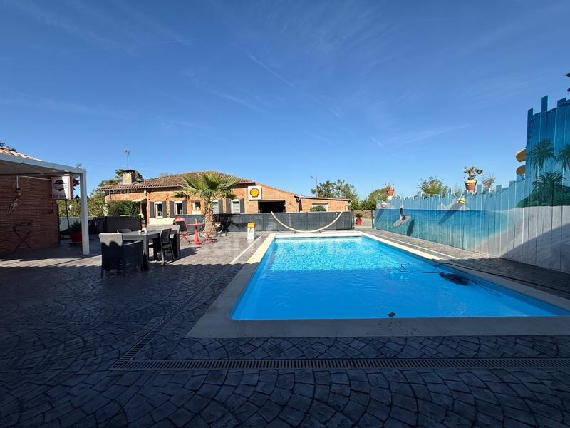 Corps de ferme - 240 m² - 8 pièces