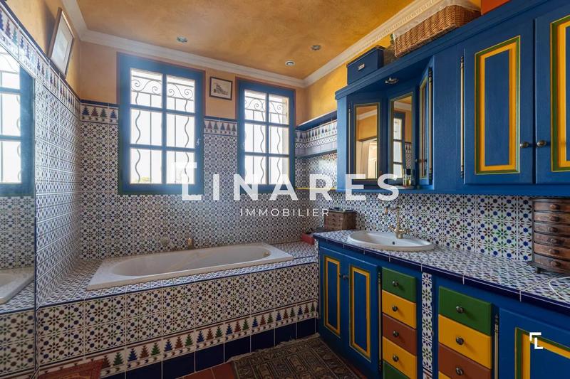 Maison - 369 m² - 7 pièces