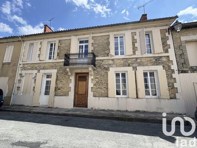 Maison - 330 m² - 9 pièces