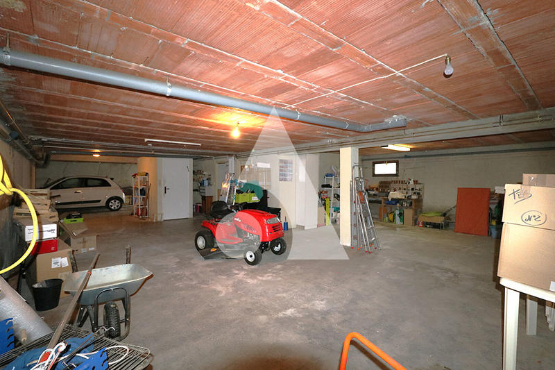 Maison - 215 m² - 7 pièces