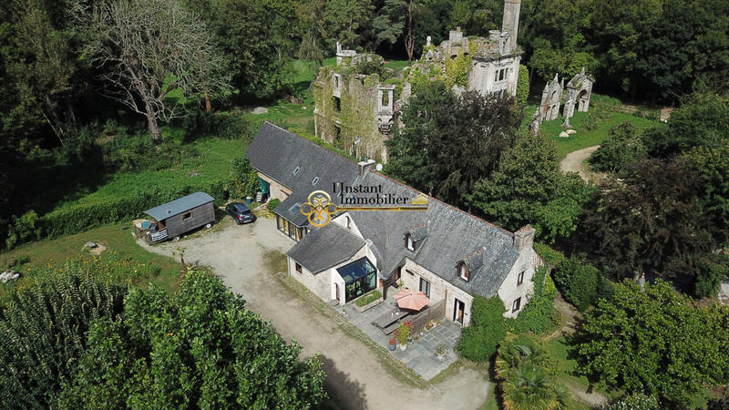 Demeure - 240 m² - 11 pièces