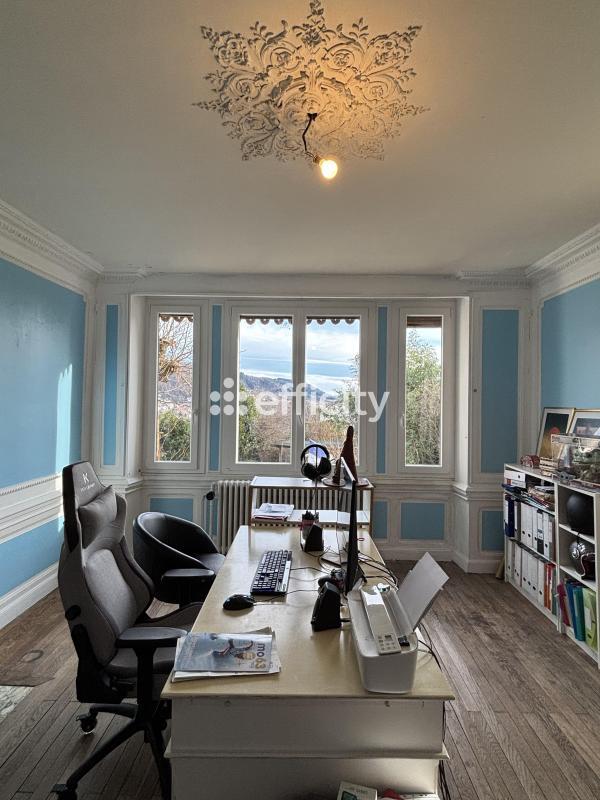 Maison - 270 m² - 11 pièces