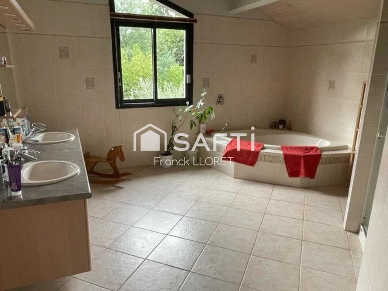 Maison - 300 m² - 11 pièces