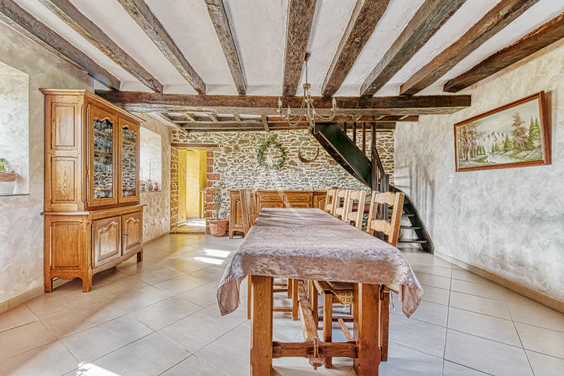 Maison - 250 m² - 8 pièces