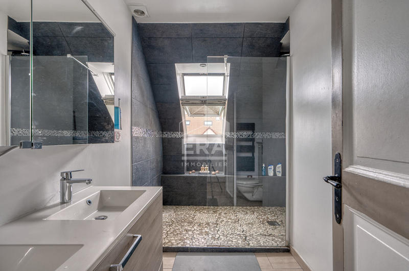 Maison - 285 m² - 8 pièces